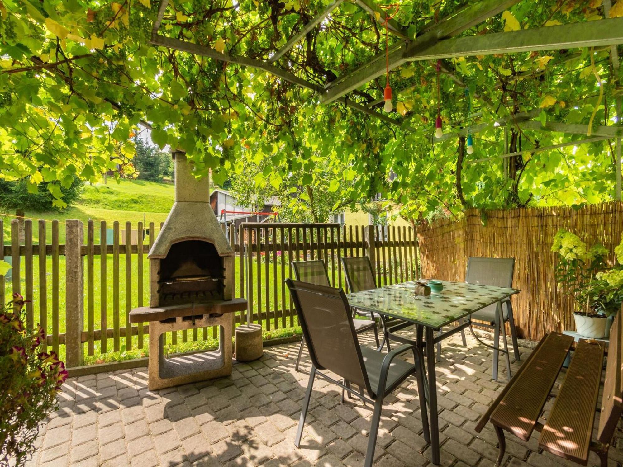 Modern Apartment In Sebnitz With A Terrace In Sebnitz Esterno foto